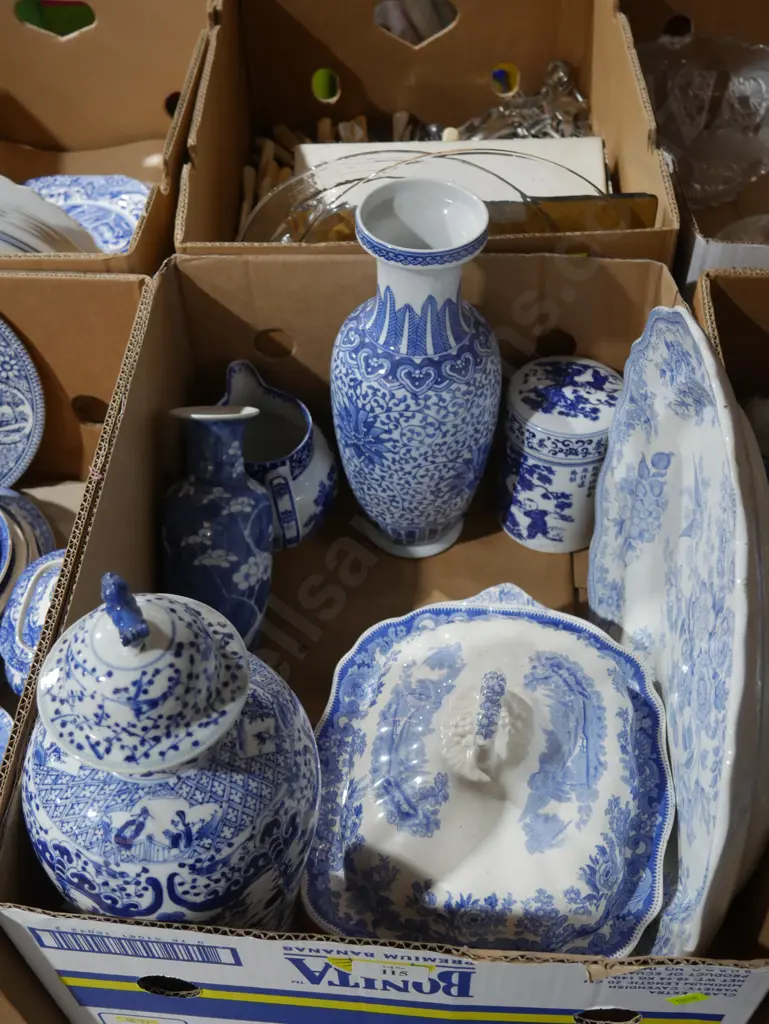 Assorted blue and white china Image 1++