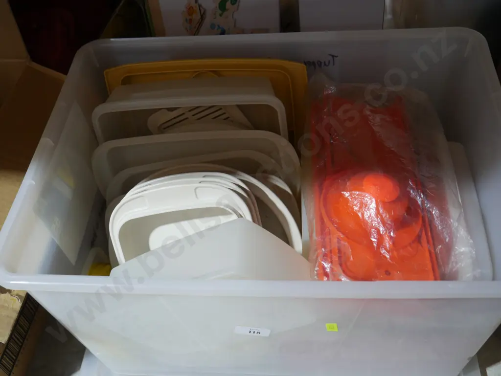 Assorted Tupperware Image 1++