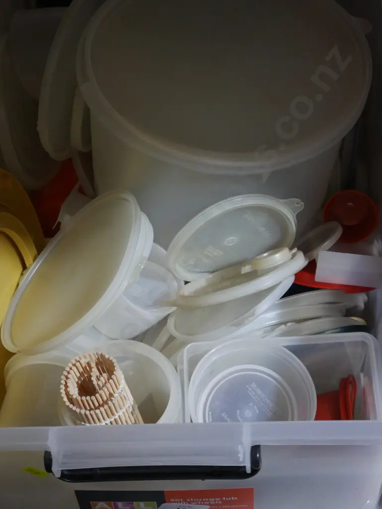 Assorted Tupperware Image 1++