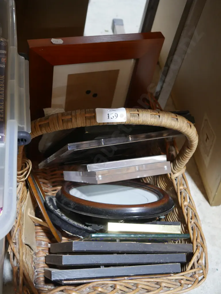 Basket and photo frames Image 1++