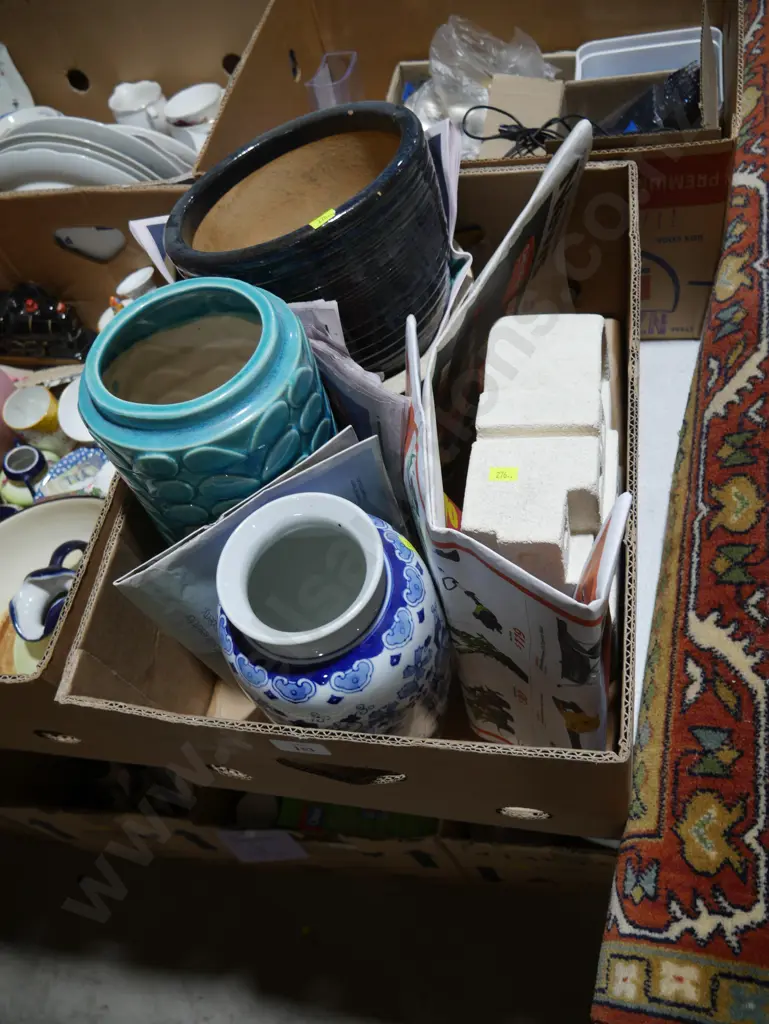 Assorted vases Image 1++