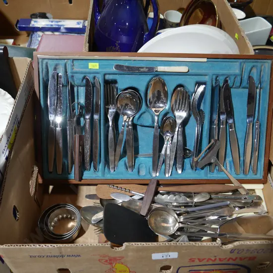 Assorted cutlery