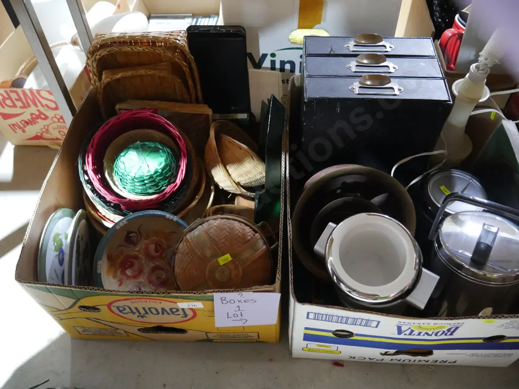 Two boxes of baskets etc Image 1++