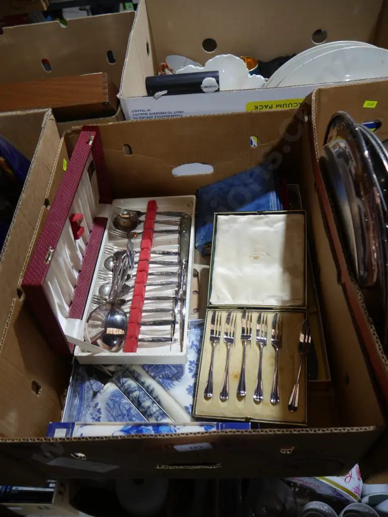 Case cutlery etc Image 1++