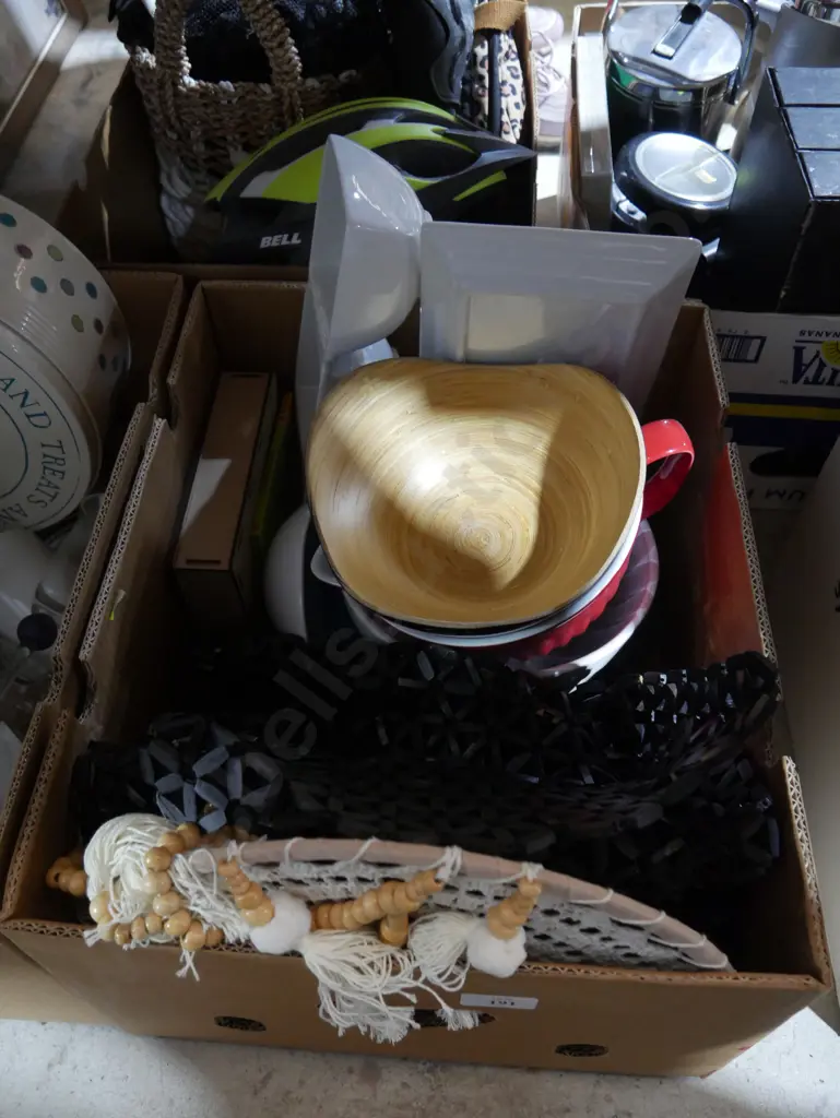 Bowls, placemats etc Image 1++