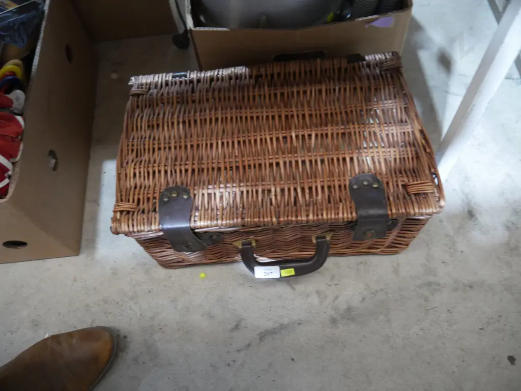 Picnic basket Image 1++