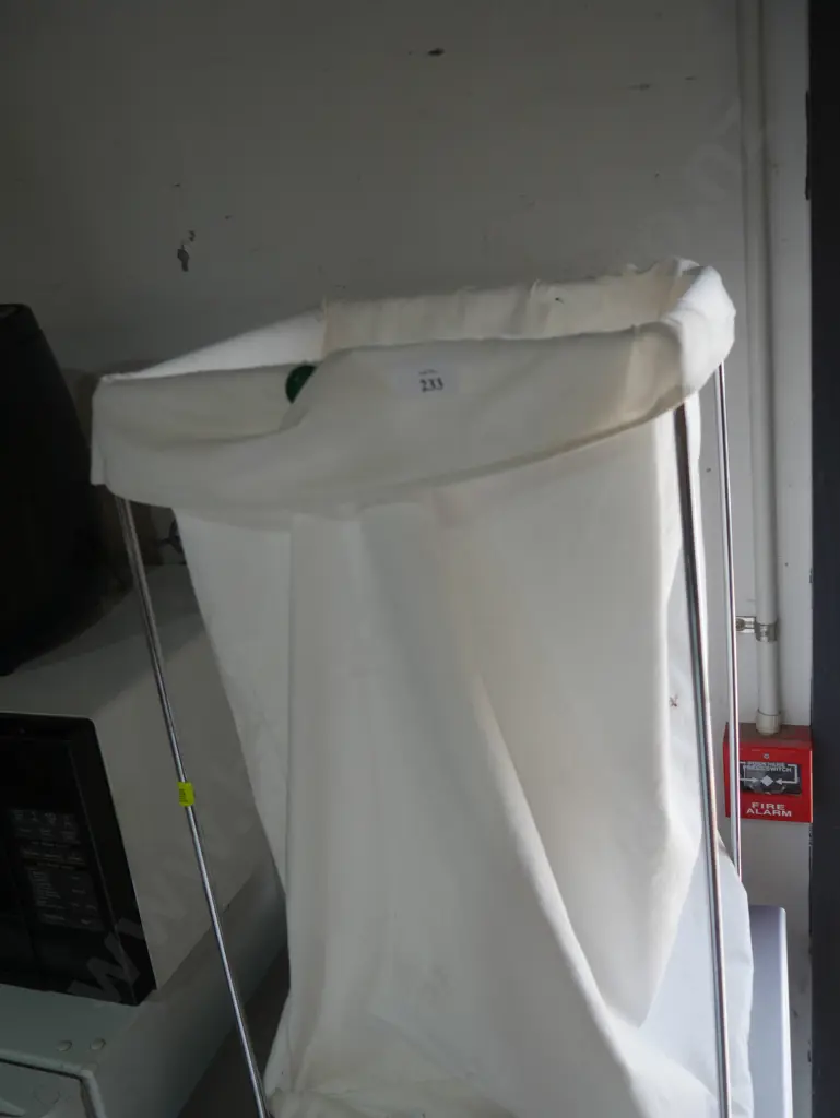 Laundry hamper Image 1++