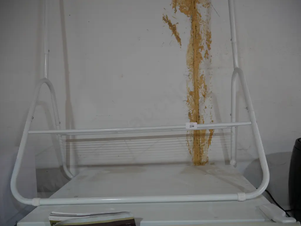 Clothes rack Image 1++