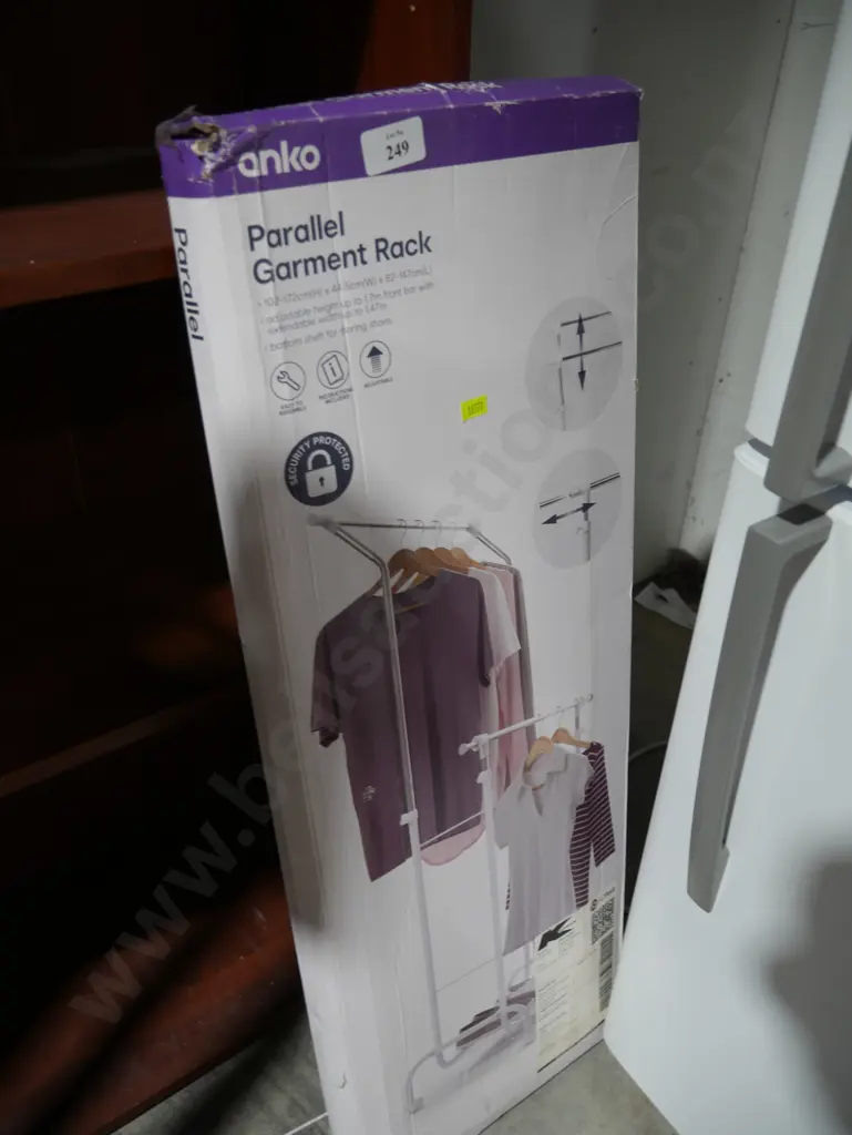 Clothes rack Image 1++