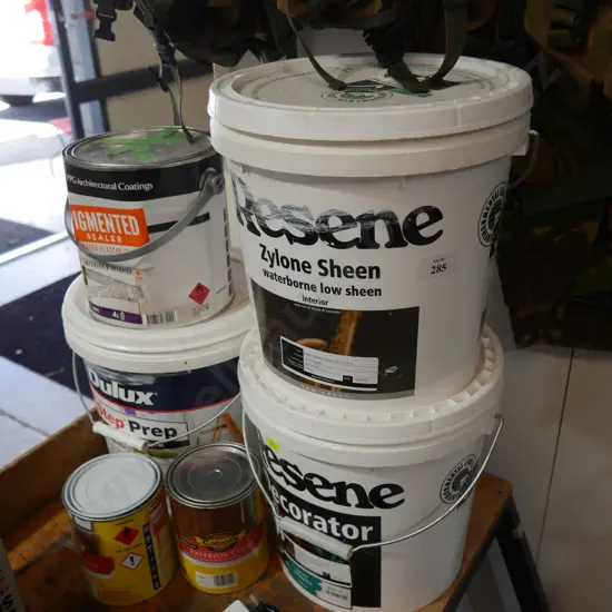 Assorted paint and varnish