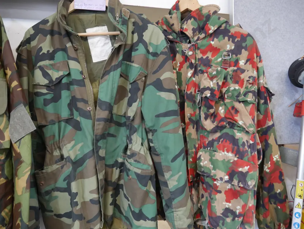 Two camo jackets one with broken zip Image 1++