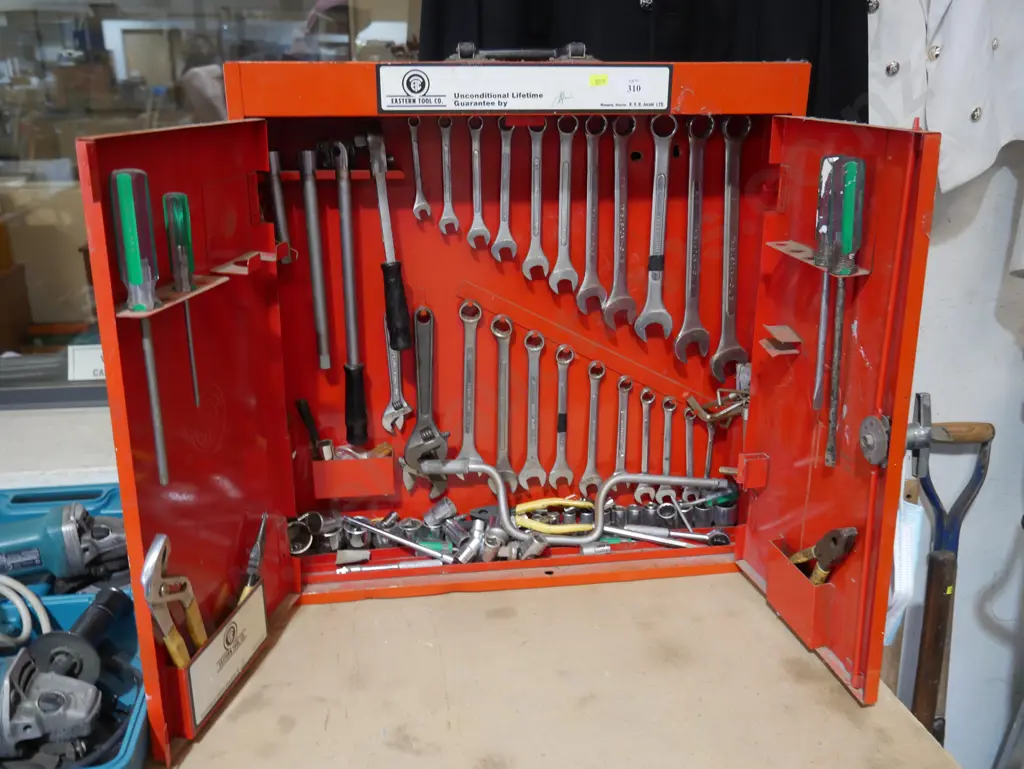 Tool cabinet and contents Image 1++