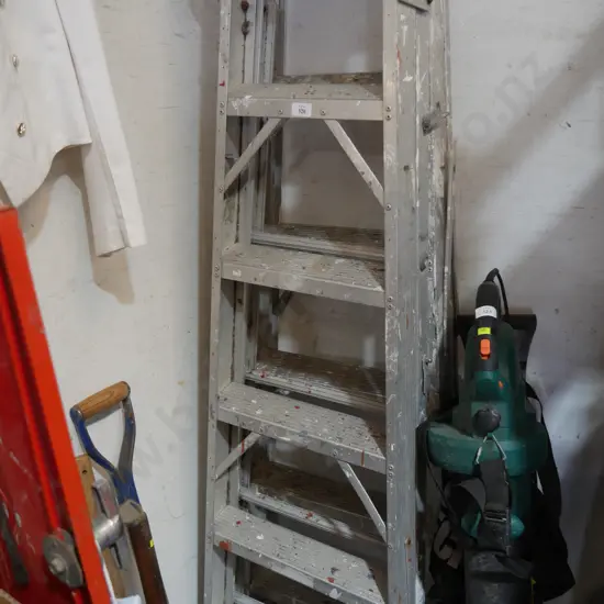 Aluminium extension ladder