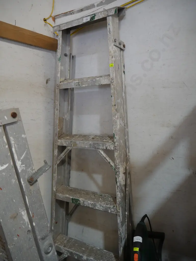 Aluminium a-frame ladder Image 1++