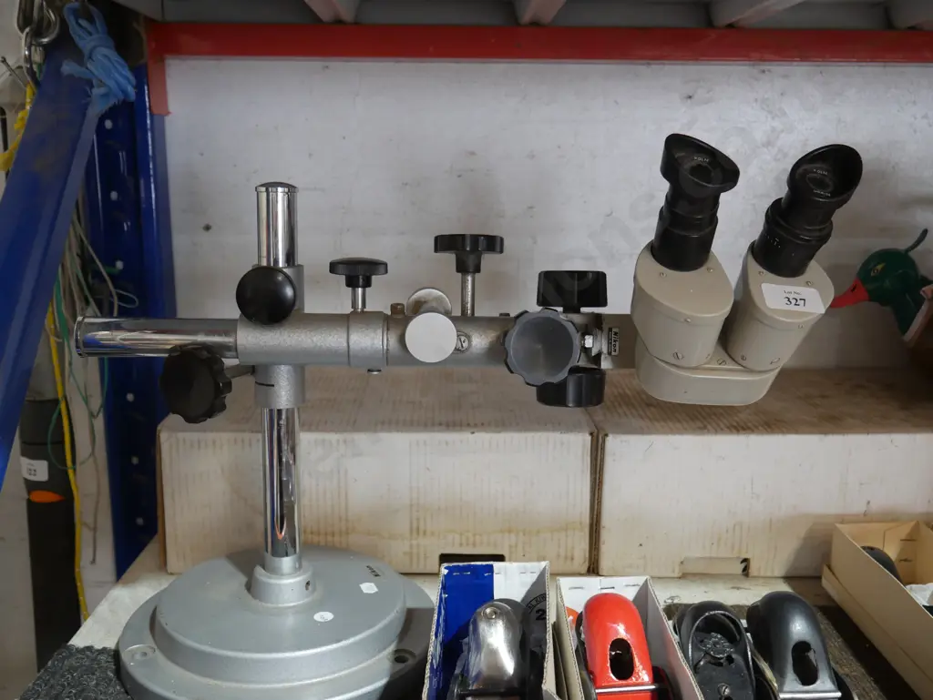 Nikon binocular stereo microscope Image 1++