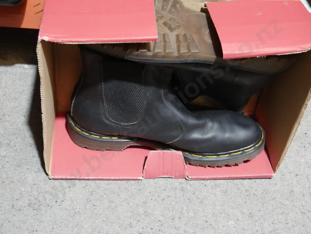 Dr Martens boots size 9 Image 1++