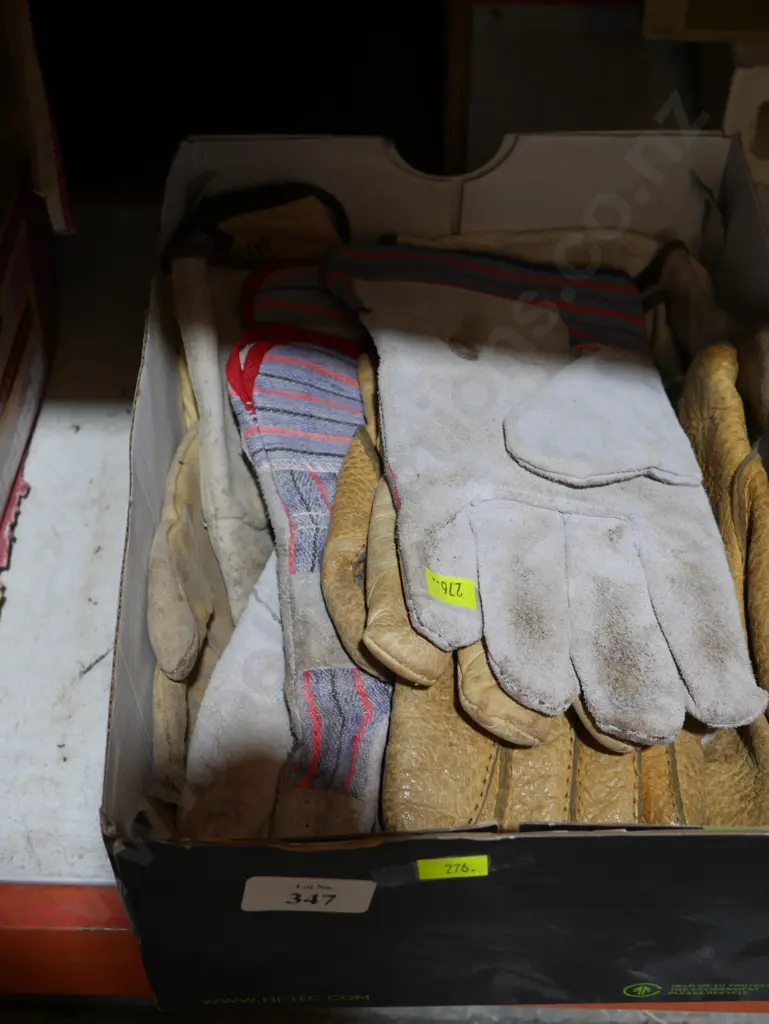 Assorted work gloves Image 1++