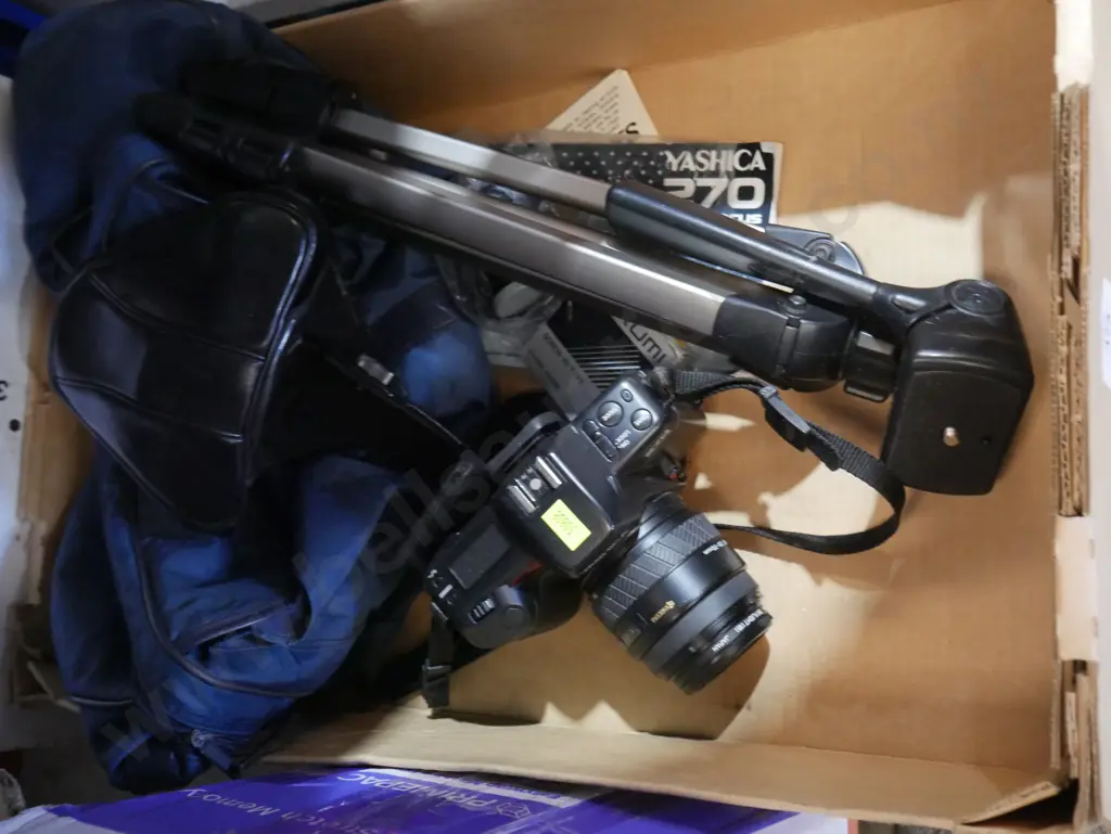 Yashica camera and tripod Image 1++