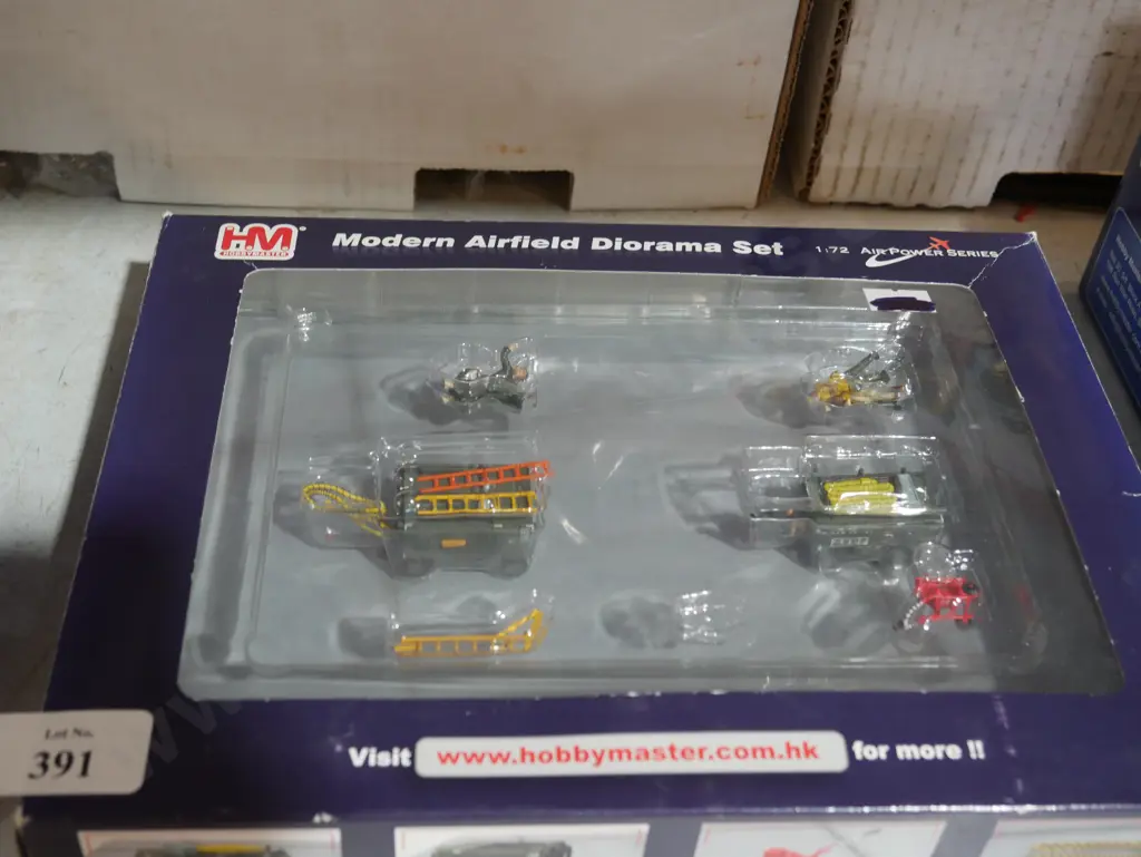 Modern airfield diorama set Image 1++