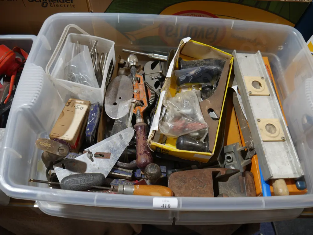 Container of tools Image 1++