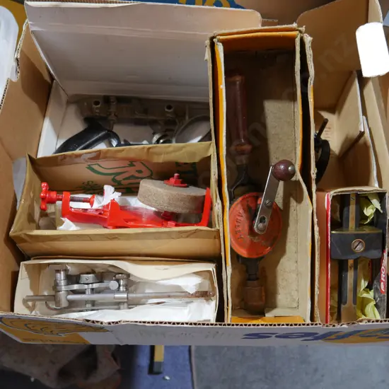 Assorted vintage tools