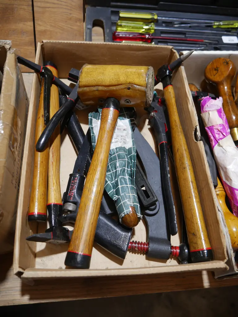 Assorted hammers etc Image 1++
