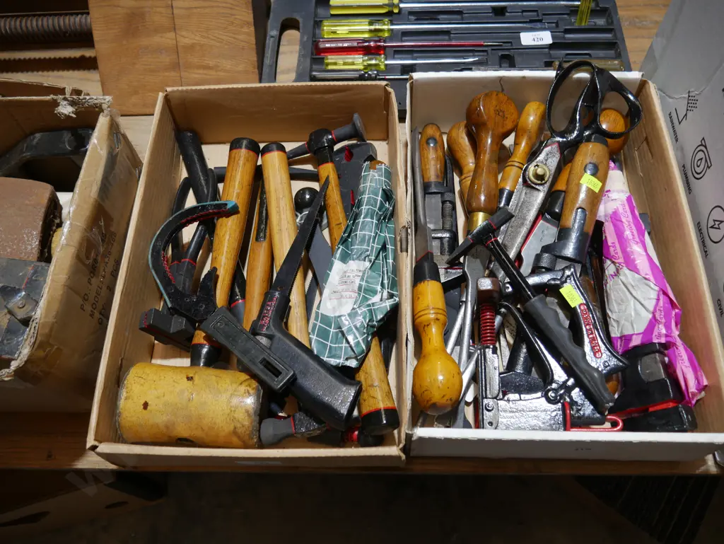 Assorted screwdrivers, scissors etc Image 1++