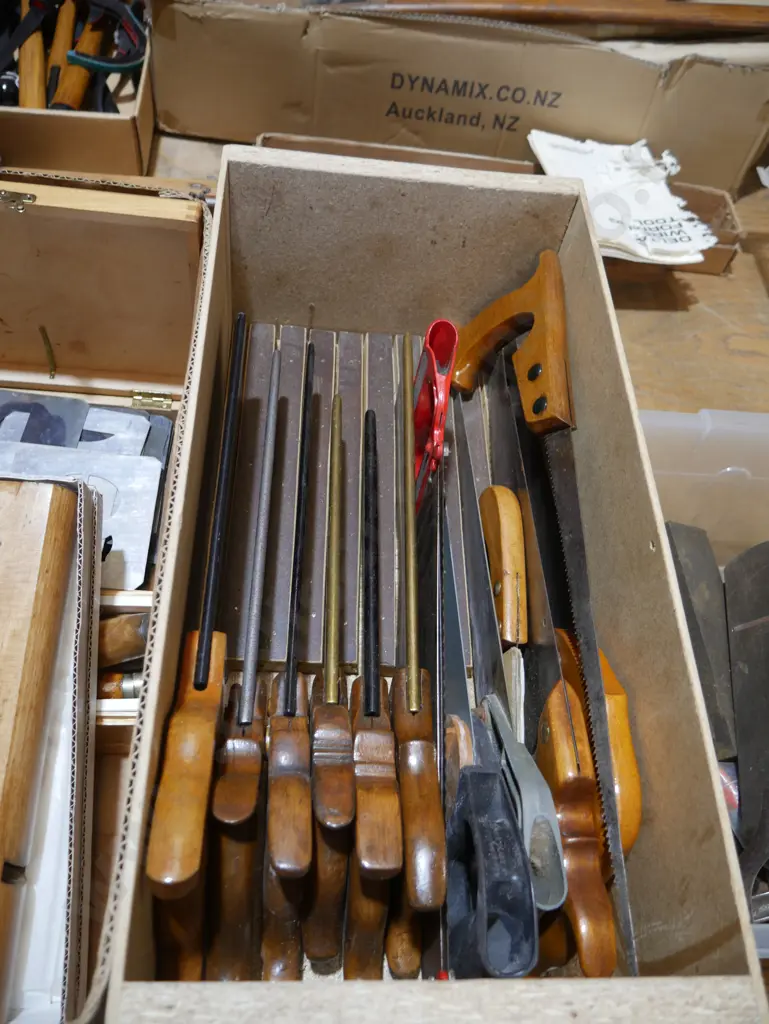 Assorted saws Image 1++