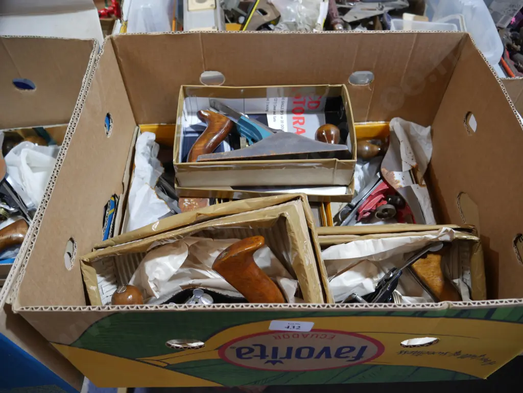 Assorted wood planes Image 1++