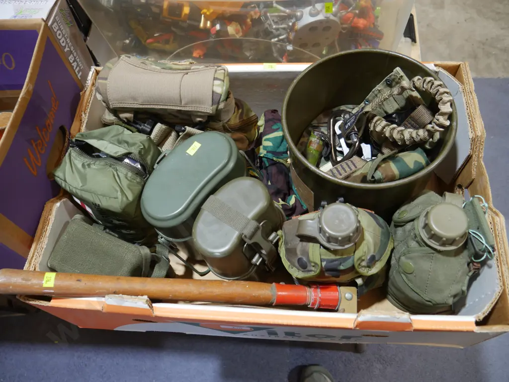 Assorted camo drink flasks etc Image 1++
