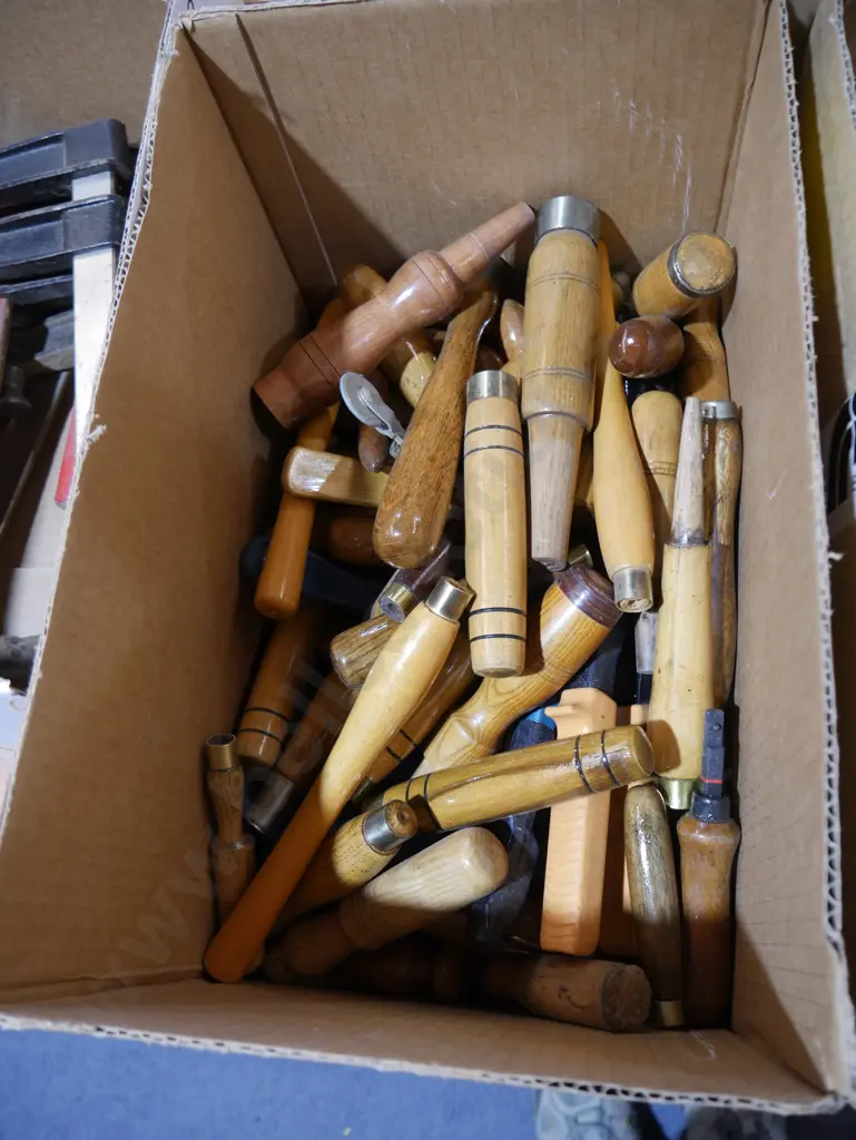 Assorted wooden tool handles Image 1++