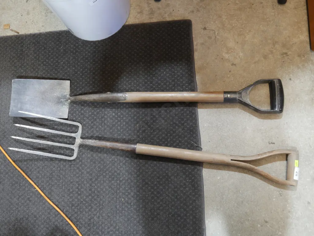 Fork and spade Image 1++