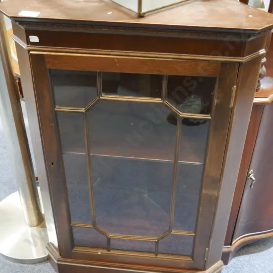 Corner cabinet