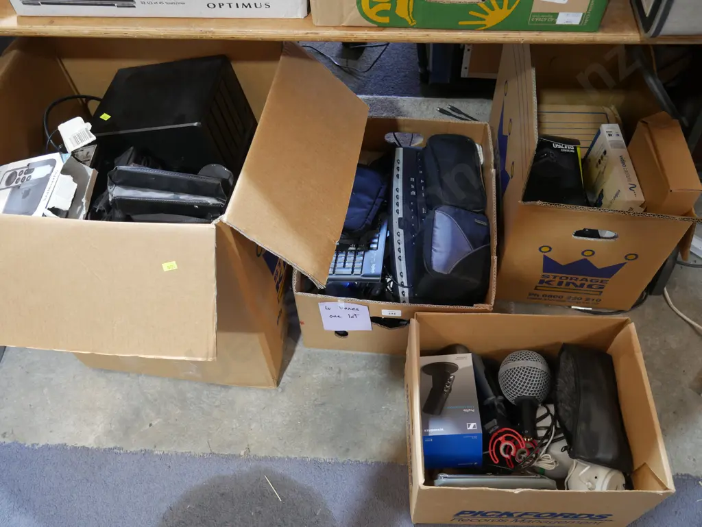 Four boxes of electrical goods Image 1++