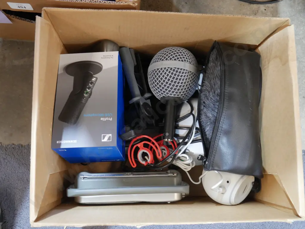 Four boxes of electrical goods Image 1++