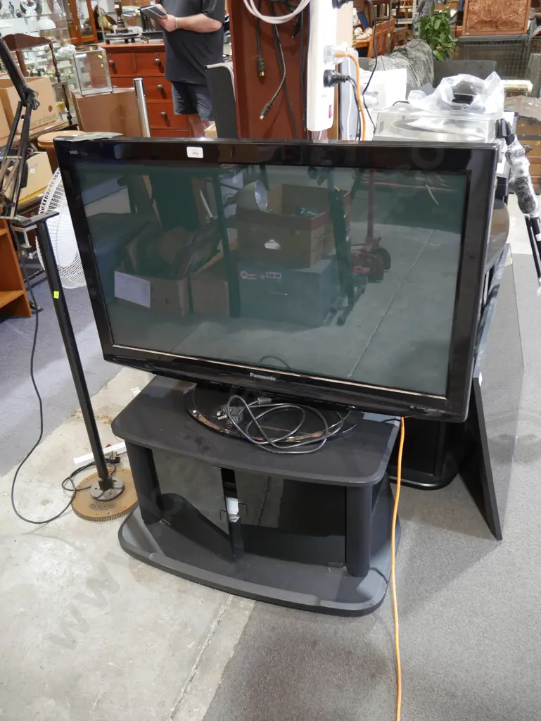 TV and TV cabinet Image 1++