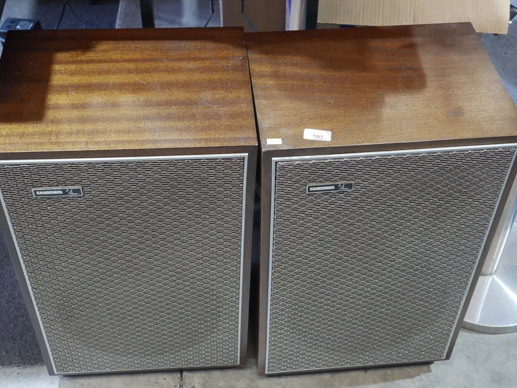 Pair of goodmans speakers Image 1++