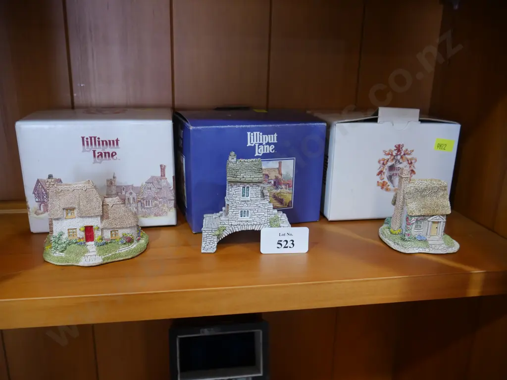 3 Box Lillieput Lane houses Image 1++