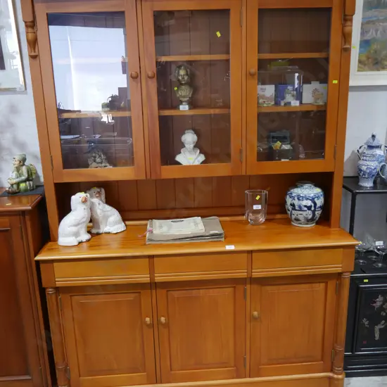 Hutch dresser