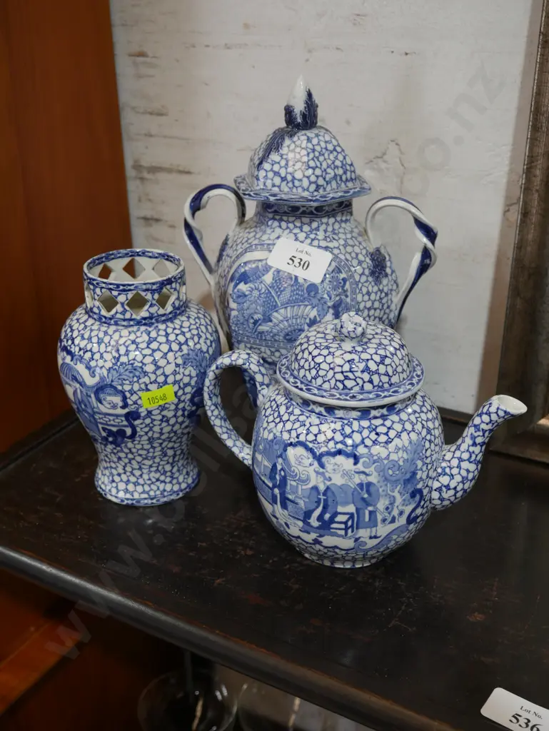3 pieces William Adams Blue and white pottery Image 1++