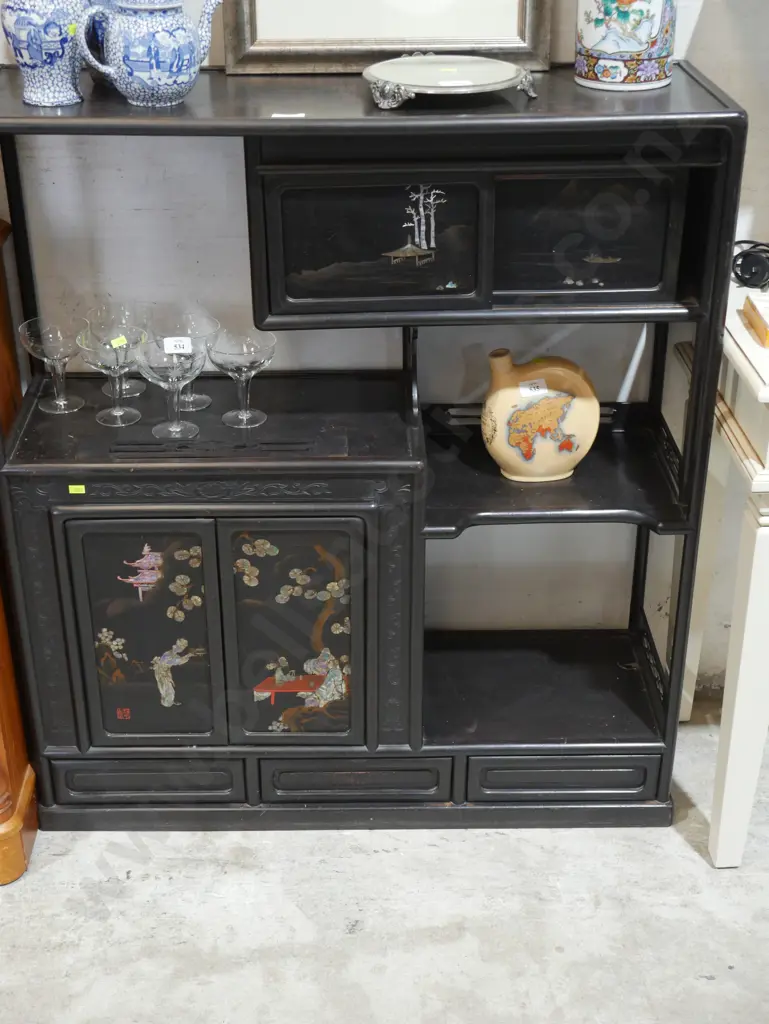 Oriental display cabinet Image 1++