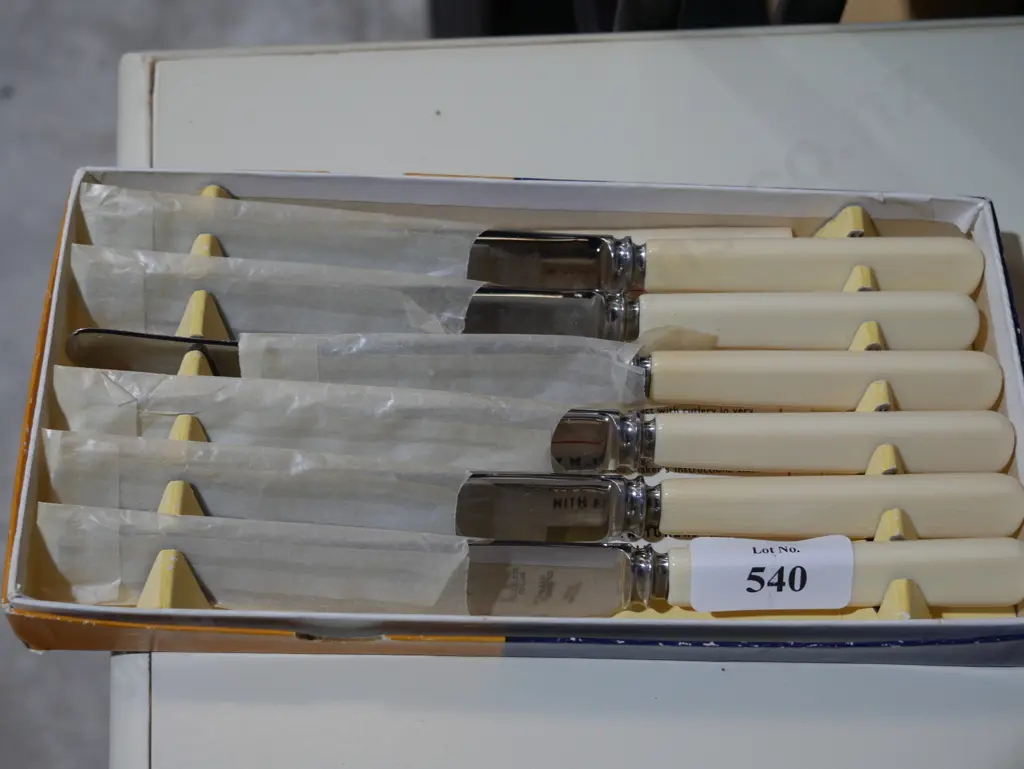 Bennett and Heron boxed knives Image 1++