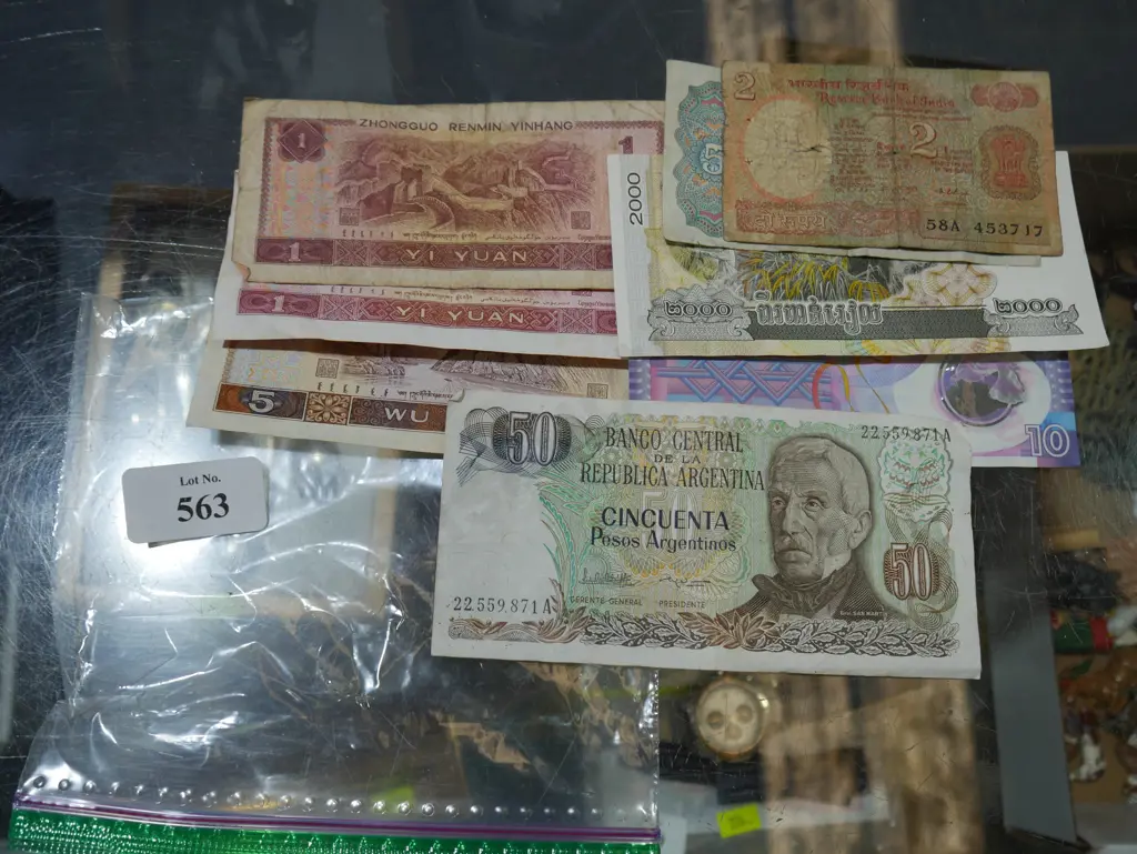 Assorted foreign bank notes Image 1++