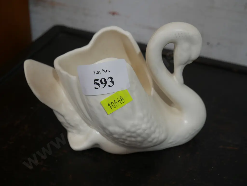 Small Crown Lynn swan Image 1++