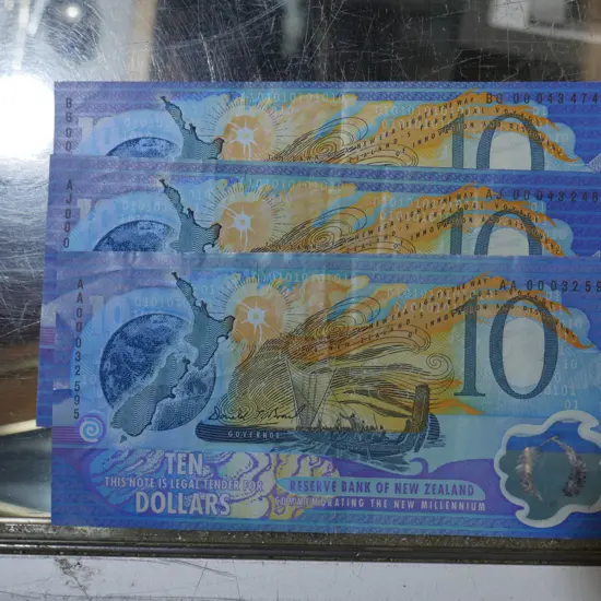 3 New Zealand millennium $10 notes
