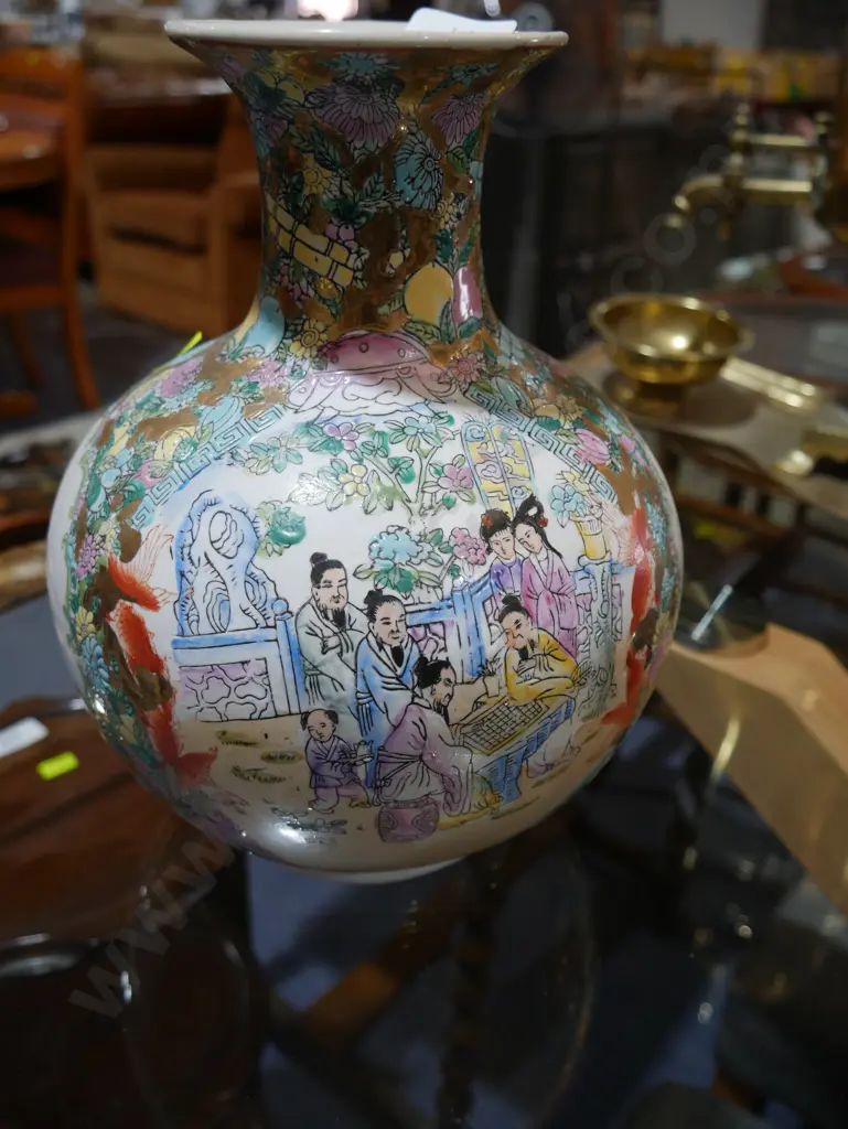 Oriental vase Image 1++