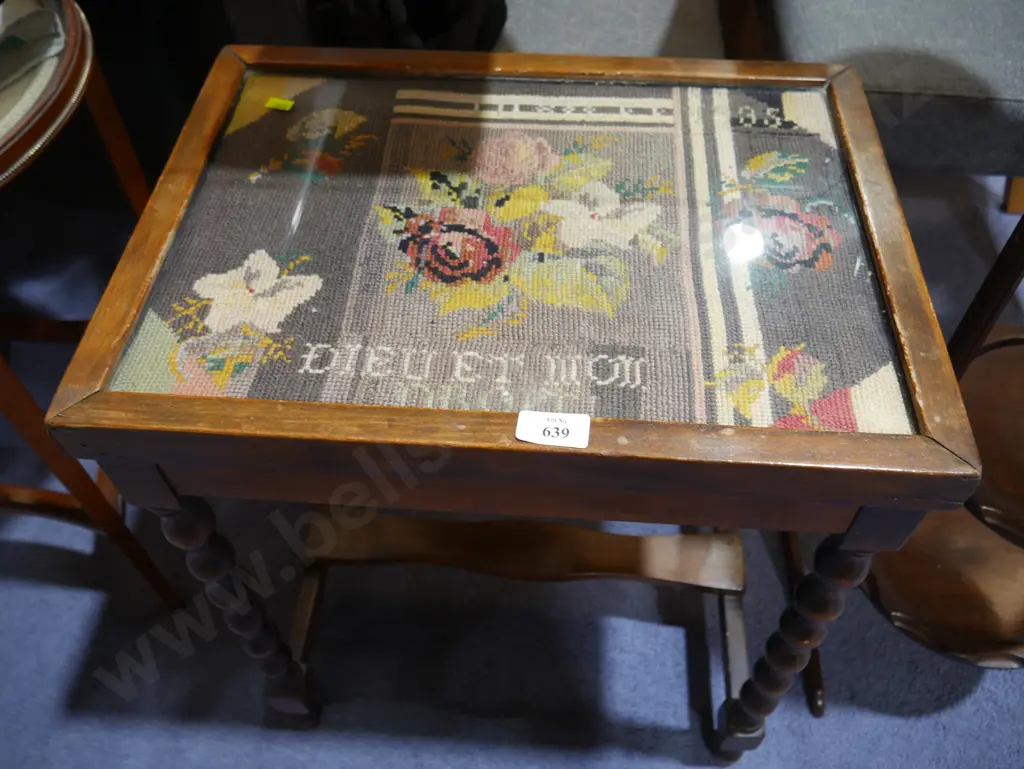 Side table Image 1++