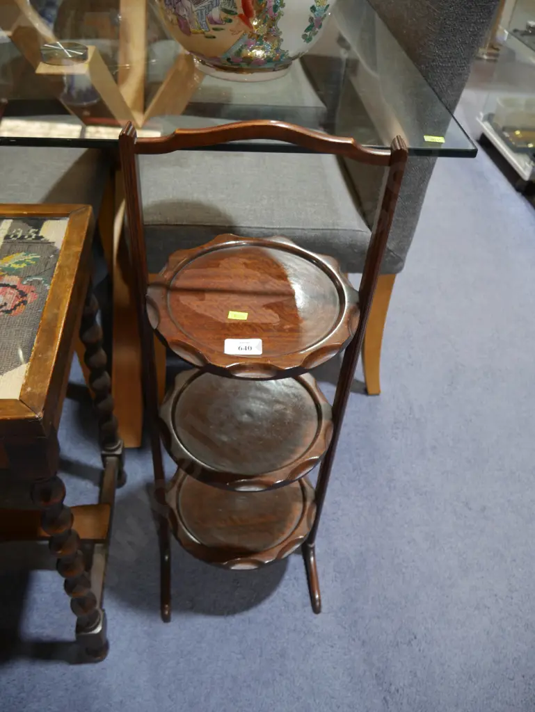 Ewardian cake stand Image 1++