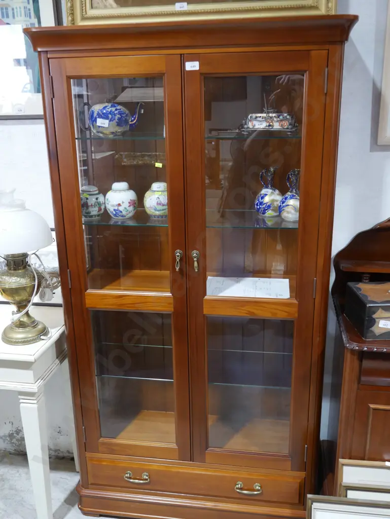 Tillmans Kauri display cabinet Image 1++