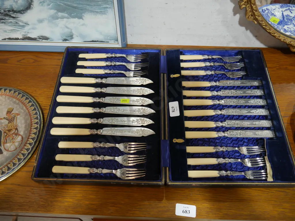 Cased cutlery set Image 1++